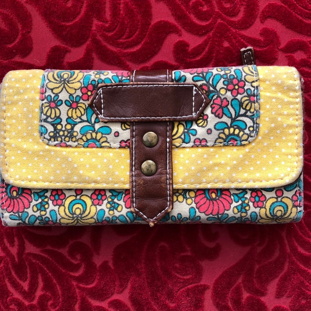 Fun Floral Wallet! Used Twice. 🌼